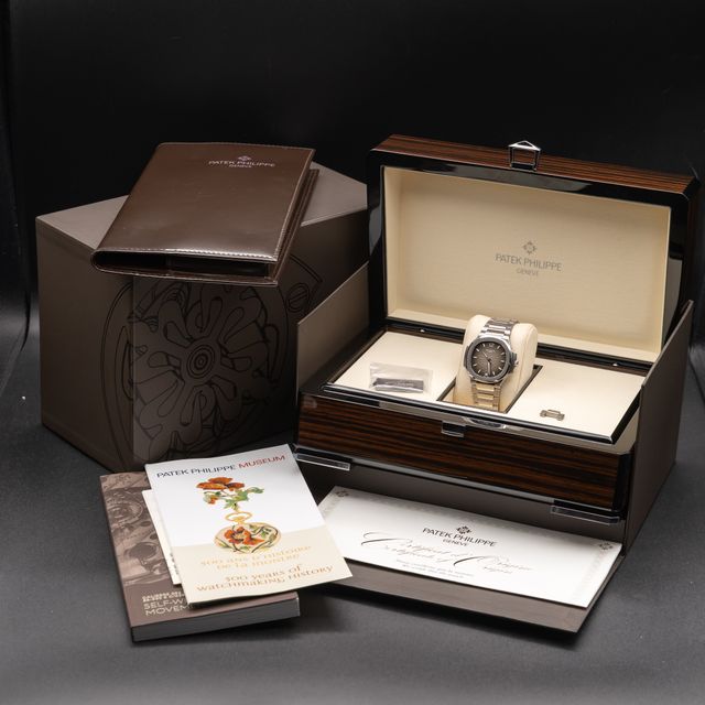 Patek Philippe Nautilus 7118/1A-011 Image 6